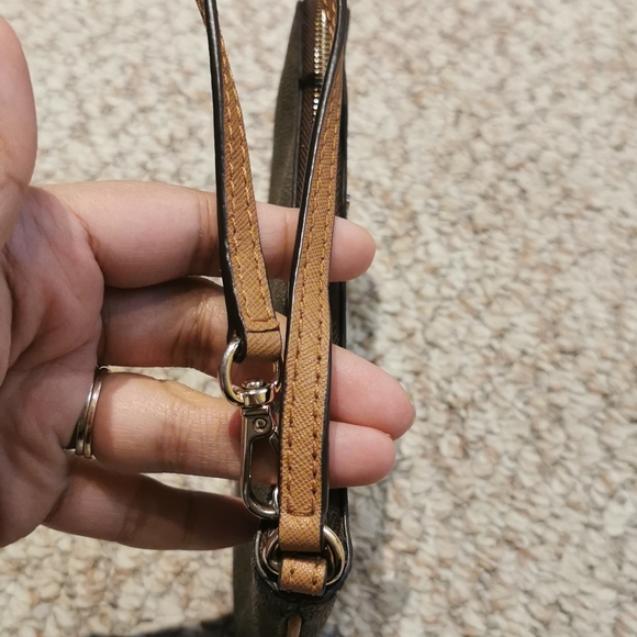 SOLD Michael kors wristlet - Picture 3 of 7